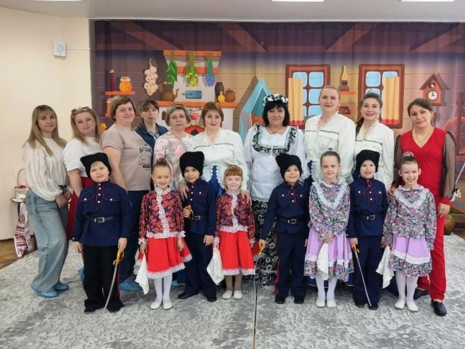 В детском саду " Светлячок" прошло городское методическое объединение, целью которого было показать нравственно-патриотическое воспитание в казачьей семье