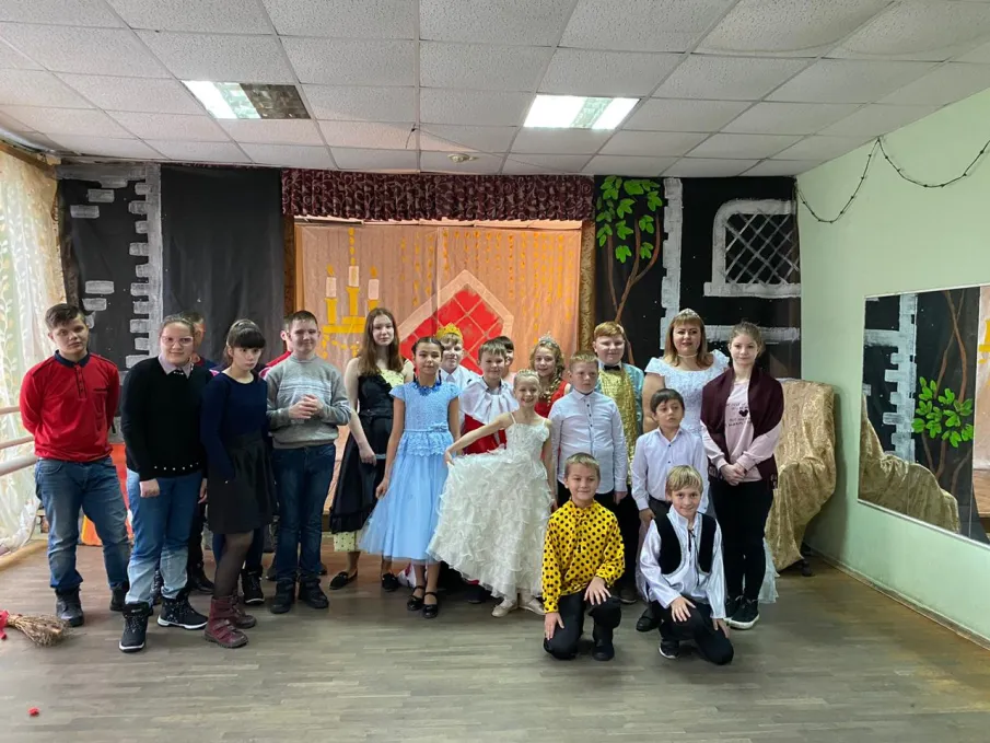 В СКЦ "Маяк" состоялся показ спектакля "Золушка" в рамках закрытия Декады инвалидов