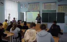 Заведующий инфекционным отделением МБУЗ «ЦГБ» г. Зверево провел информационную беседу для старшеклассников «СТОП ВИЧ/СПИД»
