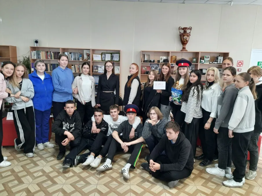 в Центральной городской библиотеке им. М. А. Шолохова  для школьников был подготовлен и проведен краеведческий вояж «Хроника казачьей жизни»