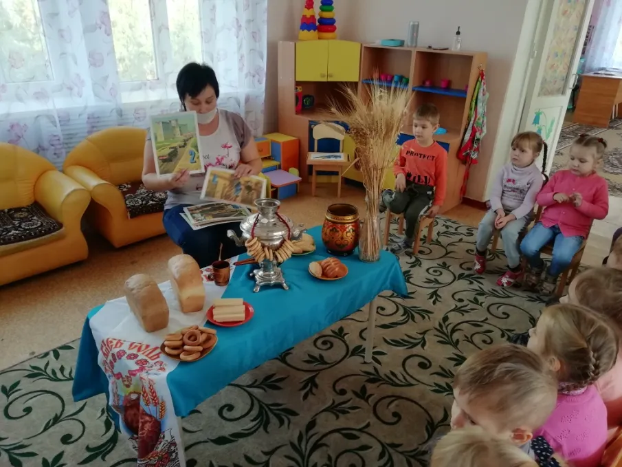 В МБДОУ Детский сад № 2 "Алёнушка" прошел тематический день "Великое чудо – Хлеб"