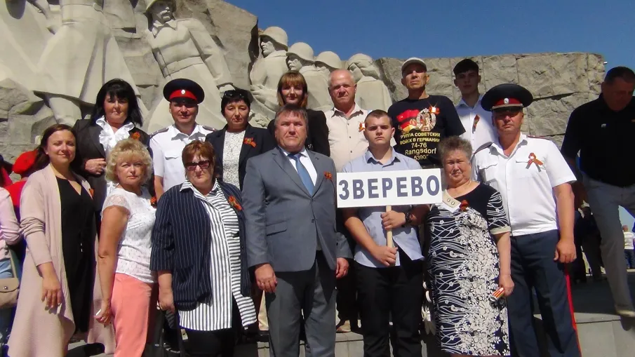 Делегация из города Зверево приняла участие в торжественной церемонии на Самбекских высотах, посвященной 76-летию освобождения Ростовской области от немецко-фашистских захватчиков