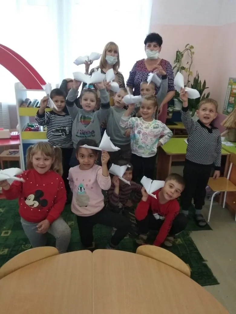 В МБДОУ Детский сад № 2 "Алёнушка" в честь праздника "Белых журавлей" почтили память павших солдат.